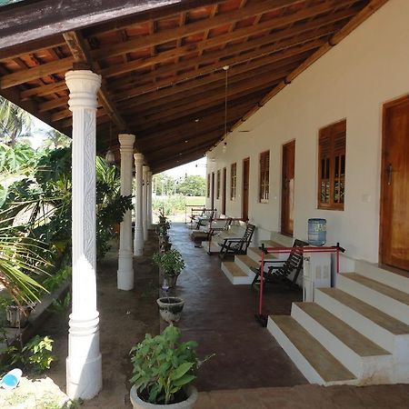 Yoho Hotel Arugambay Beach Inn Arugam Bay Bagian luar foto
