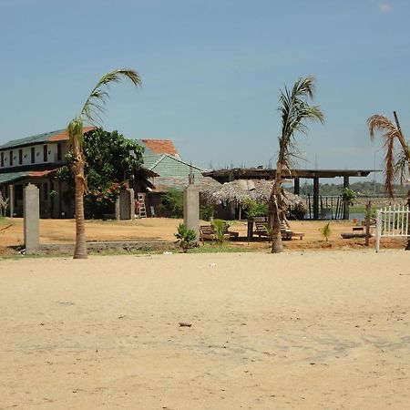 Yoho Hotel Arugambay Beach Inn Arugam Bay Bagian luar foto